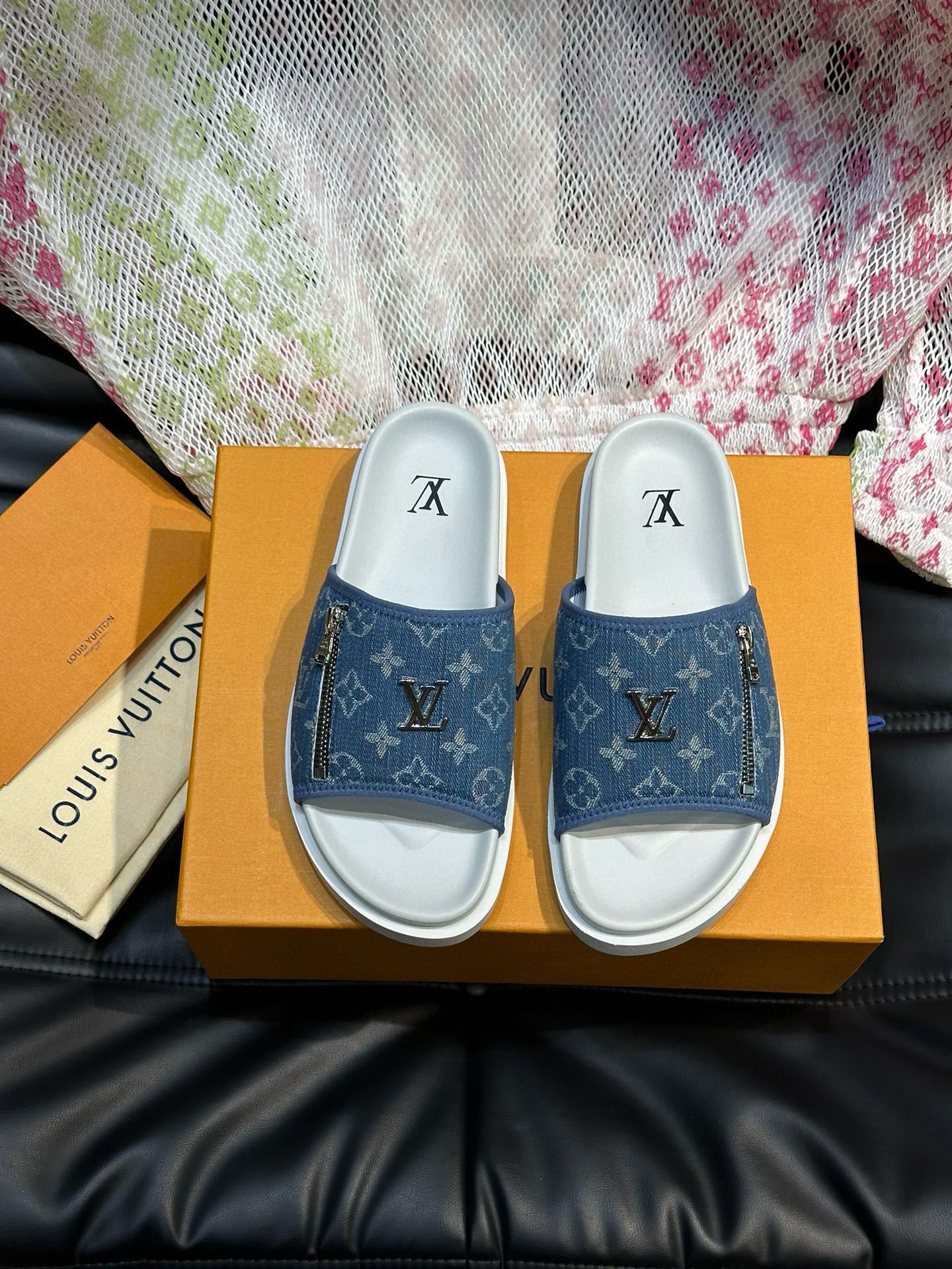 Louis Vuitton Slippers